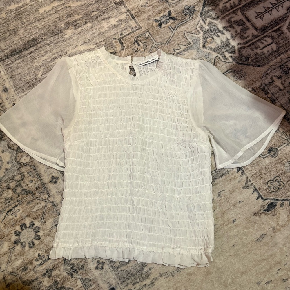 Abercrombie white rushed flutter sleeve smocked blouse size S